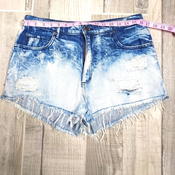 Garage acid wash denim jean shorts! Brand new - Picture 7 of 9